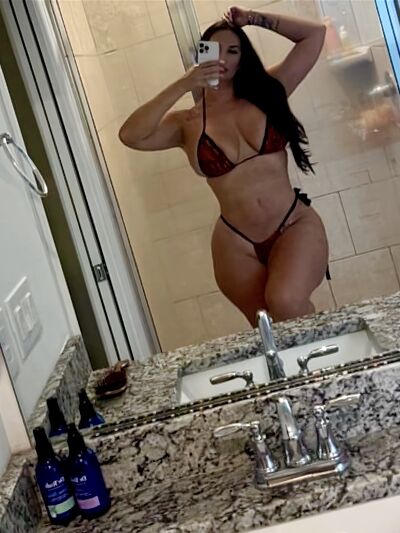 Nicole McNair milf